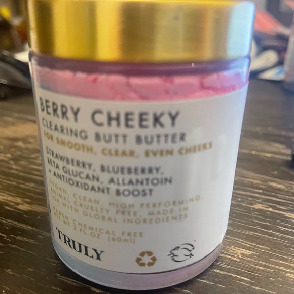 Truly Beauty Berry Cheeky Clearing Butt Butter Whipped + Smoothing Booty Butter - Picture 1 of 1